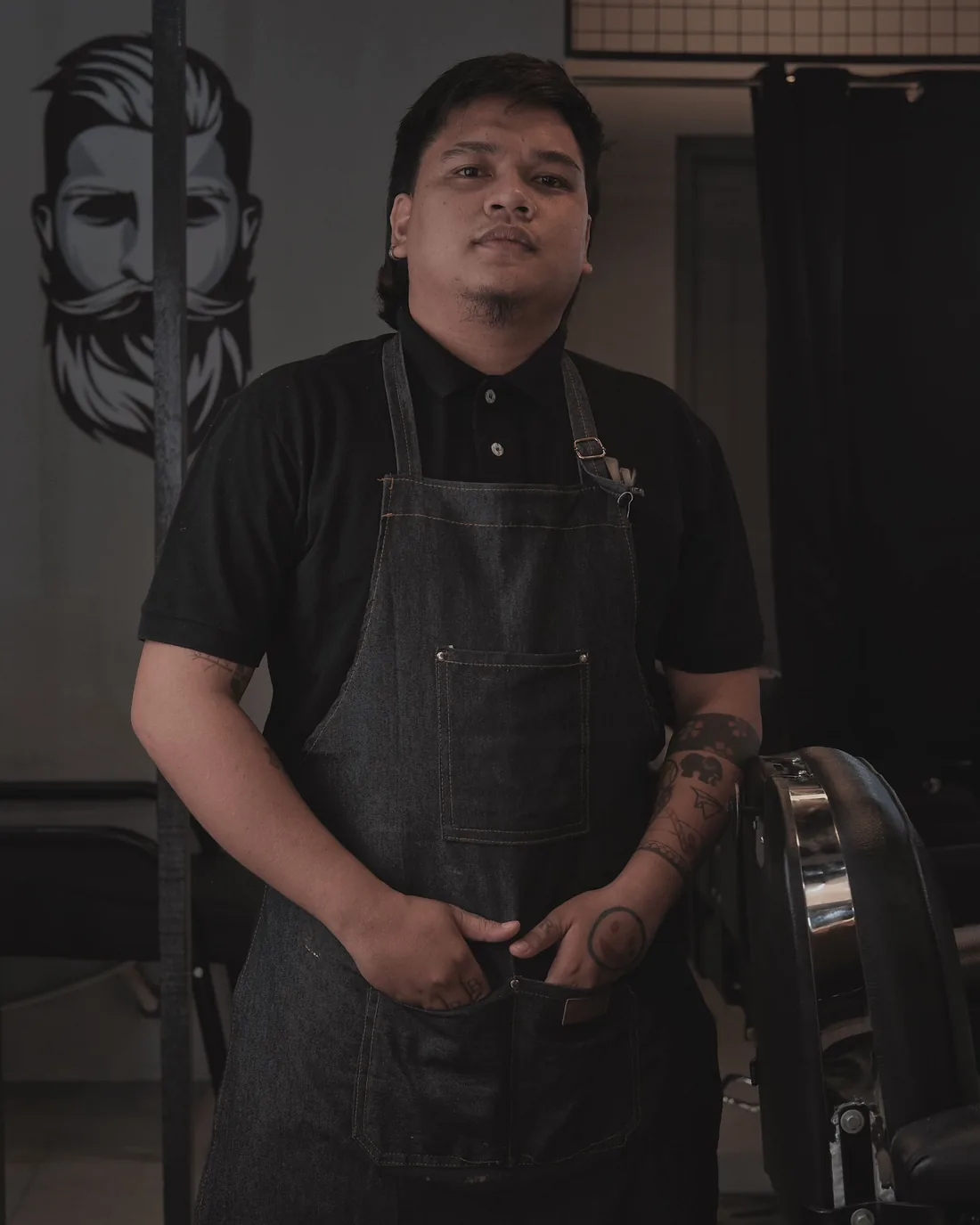 Portrait de Mathis Perrin, maître barbier et fondateur du salon